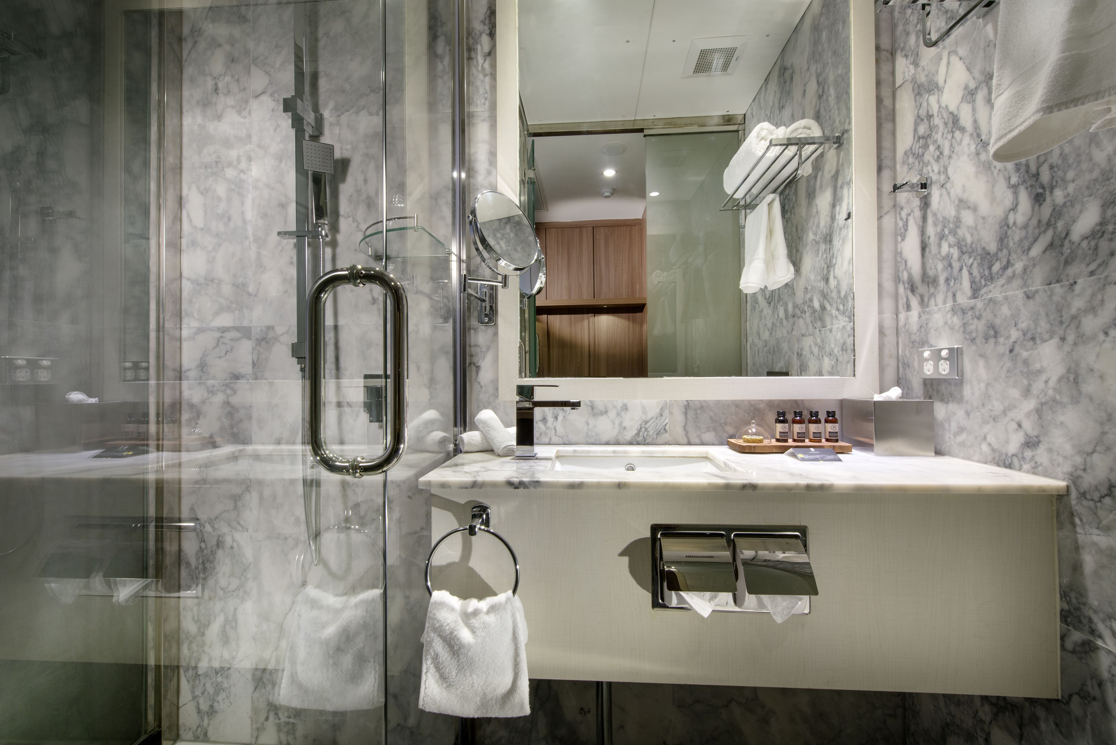 premium bedding, pillow-top beds, minibar, in-room safe