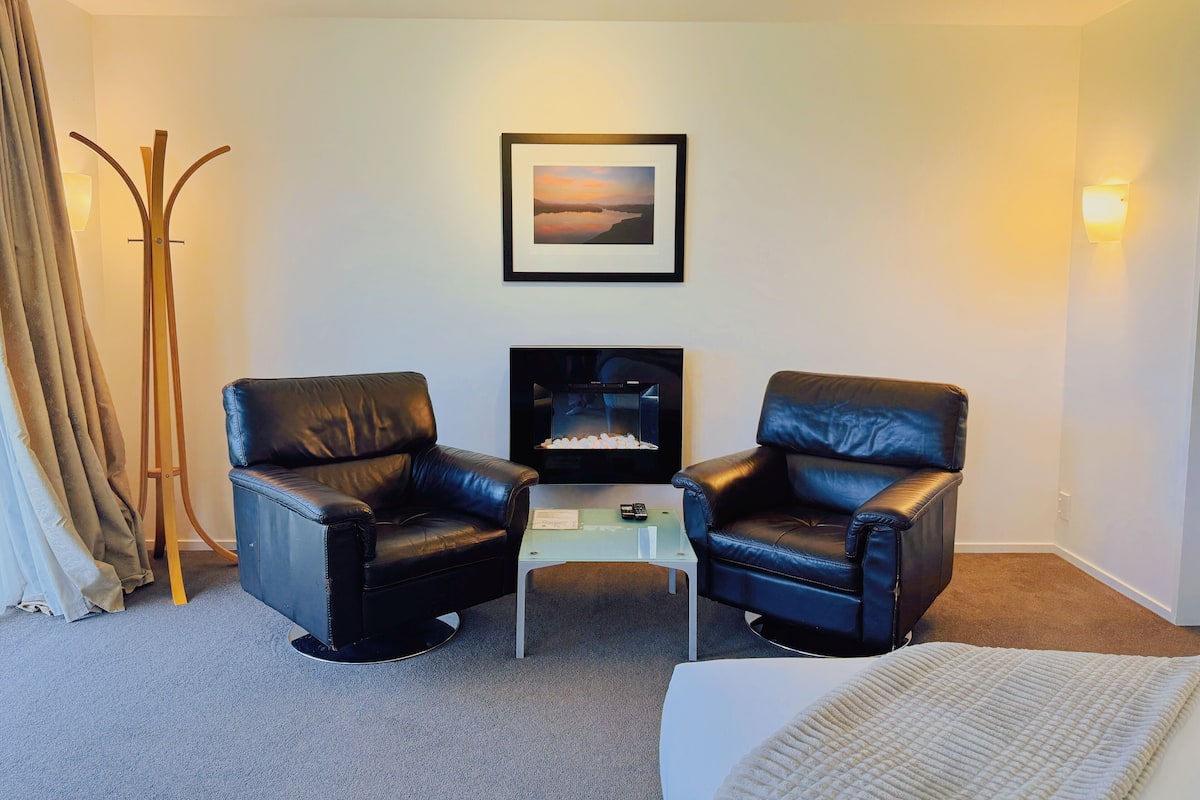 Premium Suite, 1 King Bed, Jetted Tub