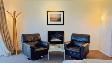 Premium Suite, 1 King Bed, Jetted Tub