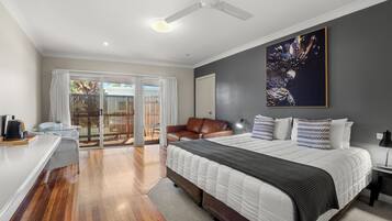 1 bedroom, premium bedding, minibar, desk