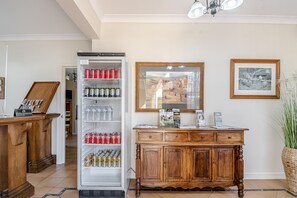 ฝ่ายต้อนรับ