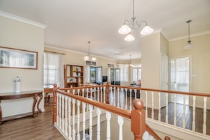 Suite Grand, 3 habitaciones, vistas al río | Zona de estar | Televisión LCD de 43 pulgadas con canales digitales, una televisión