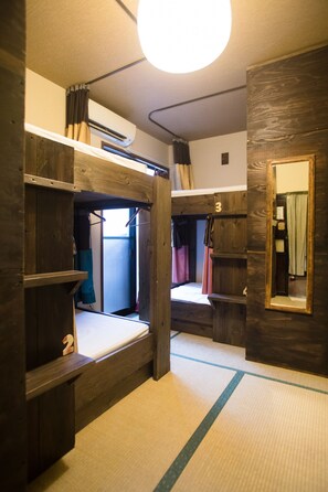 Bed in 4-Bed Female Dormitory Room | Down comforters, iron/ironing board, free WiFi, bed sheets - Guesthouse U-En - Hostel (Osaka)