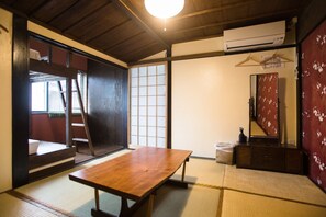 Phòng (with Extra beds) | Chăn bông, bàn ủi/dụng cụ ủi quần áo 