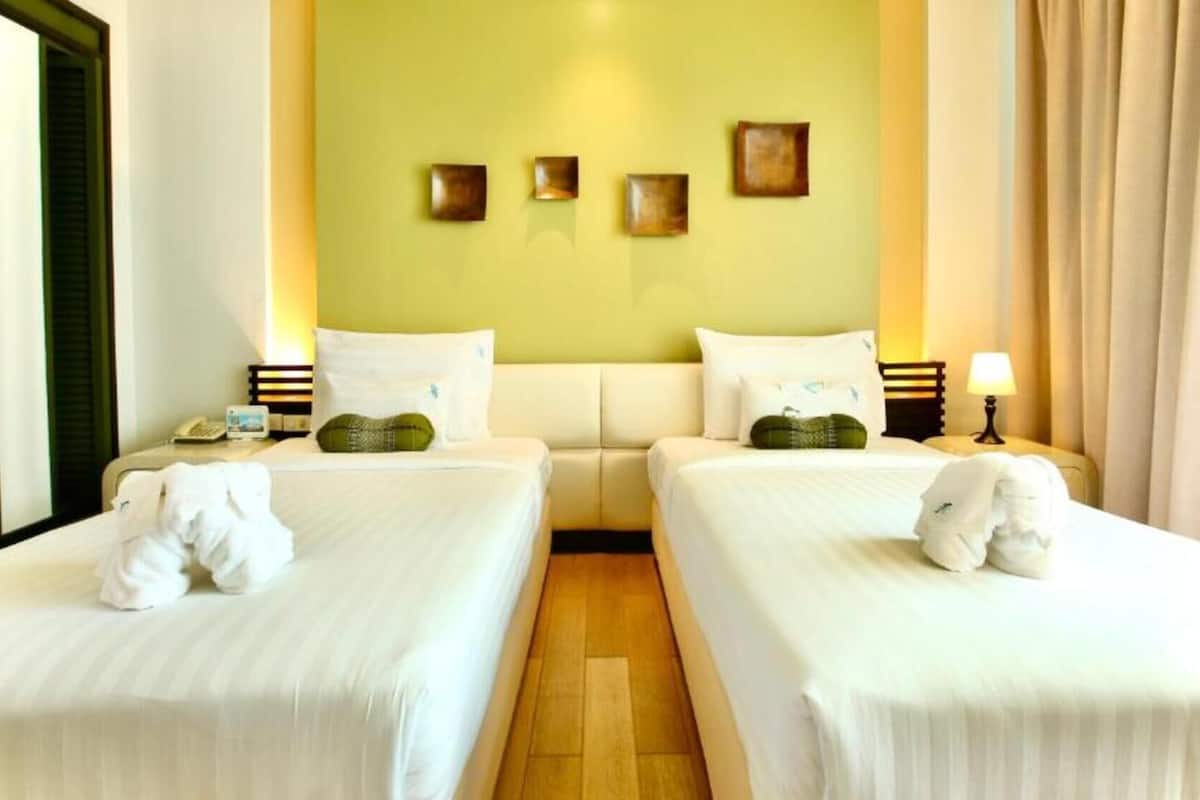 deluxe twin room | 1 bedroom, premium bedding, in-room safe, desk