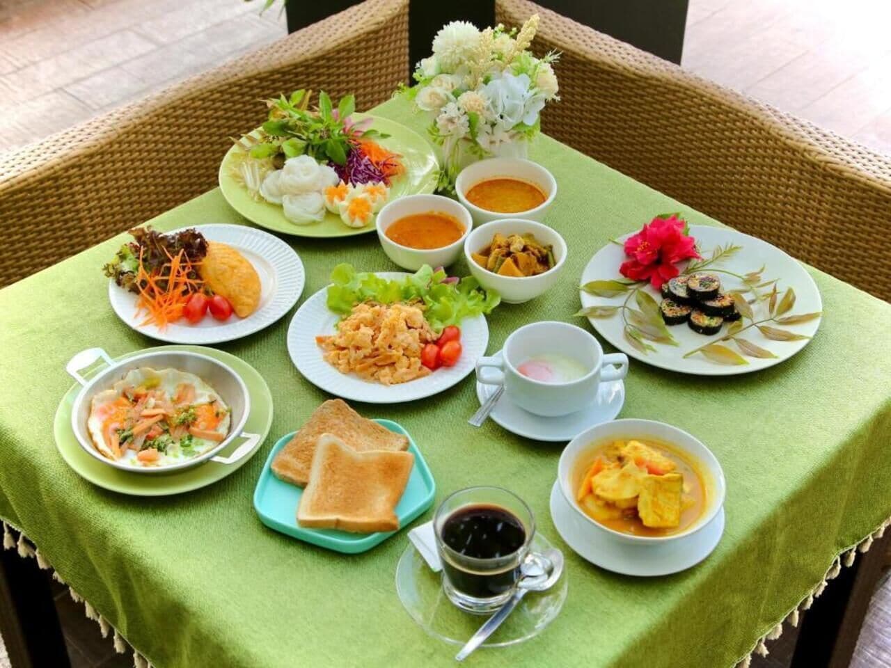 daily buffet breakfast (thb 200 per person)