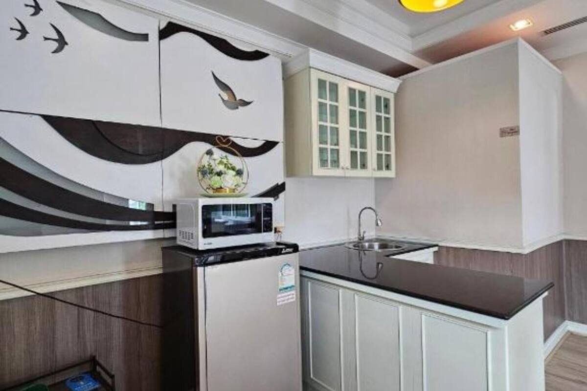 presidential suite | private kitchenette | fridge, electric kettle