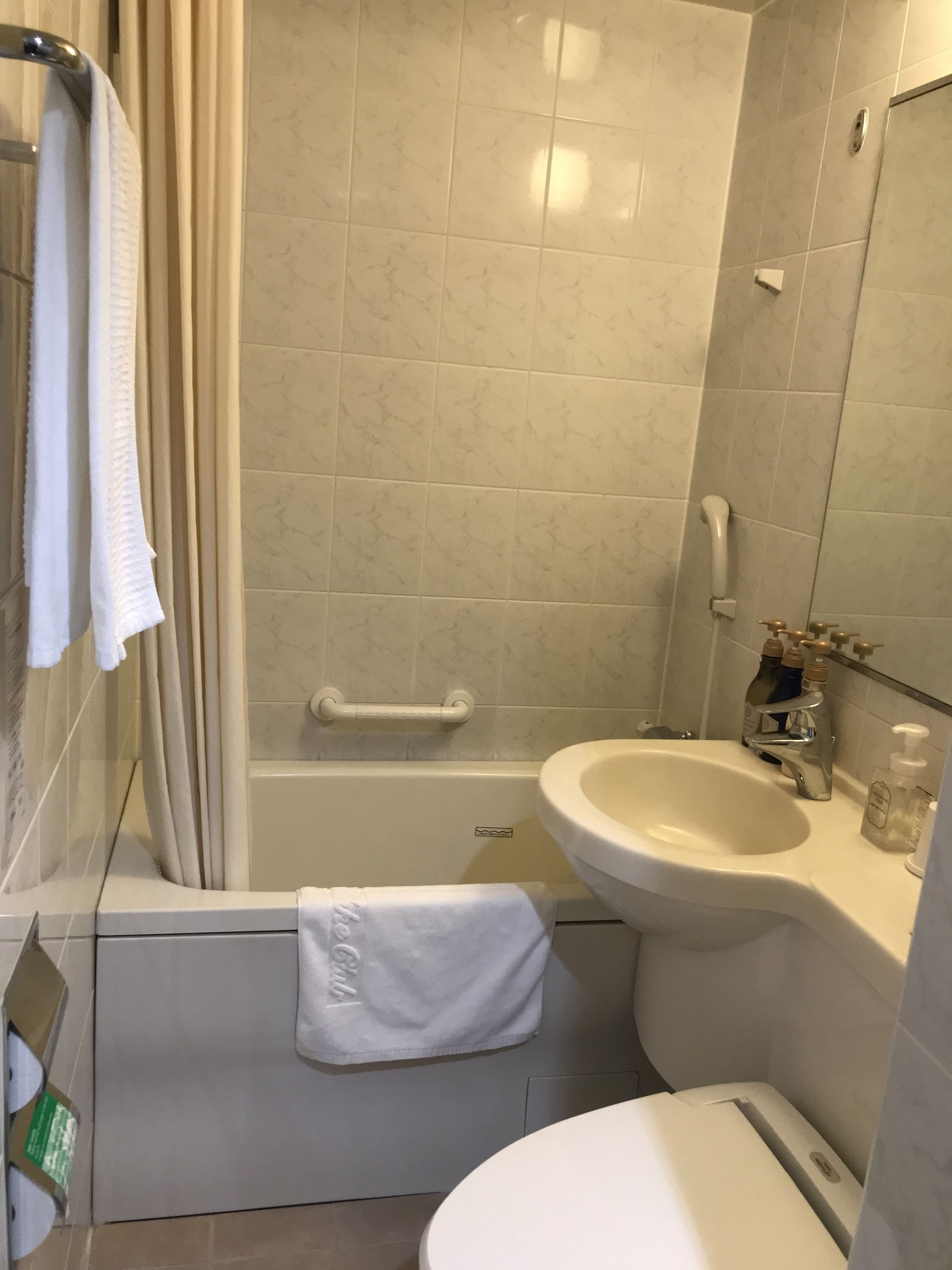 combined shower/bathtub, free toiletries, hair dryer, slippers