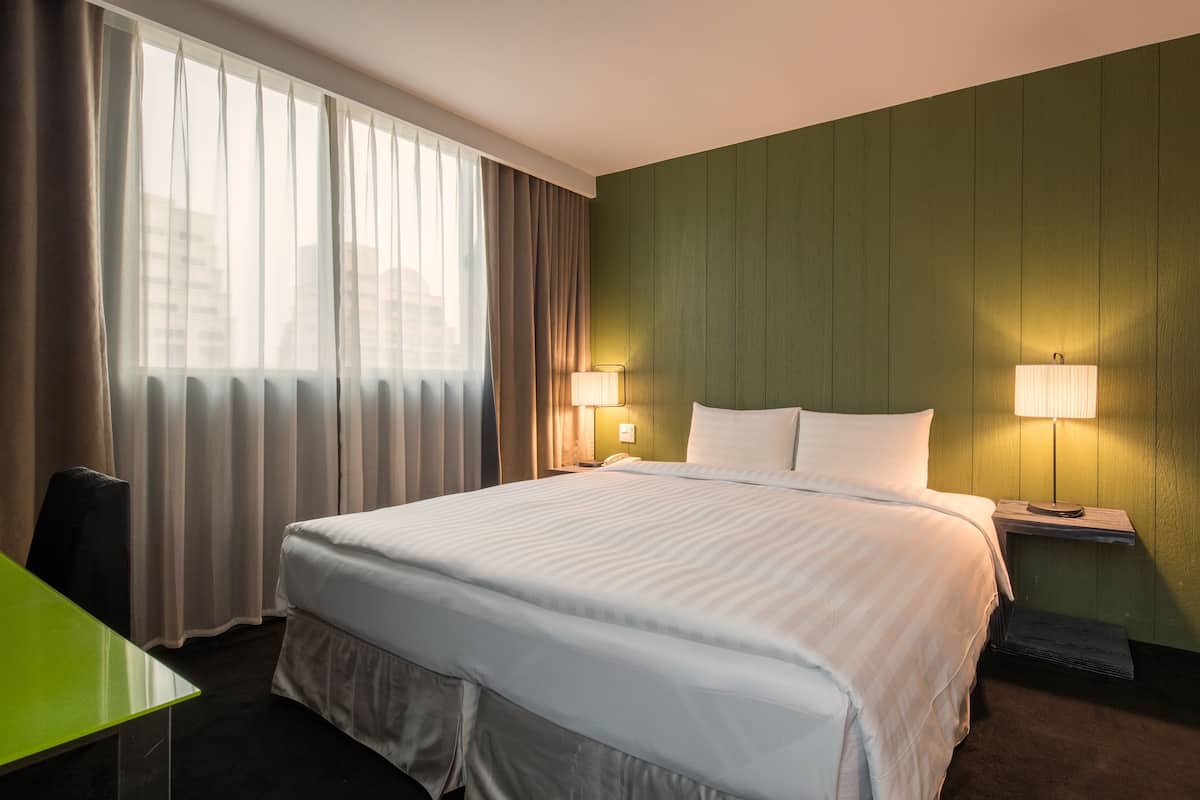Habitación doble, 1 cama King size (VIP) | Edredón, escritorio, cortinas blackout y insonorización