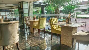 Breakfast, lunch, dinner served; international cuisine