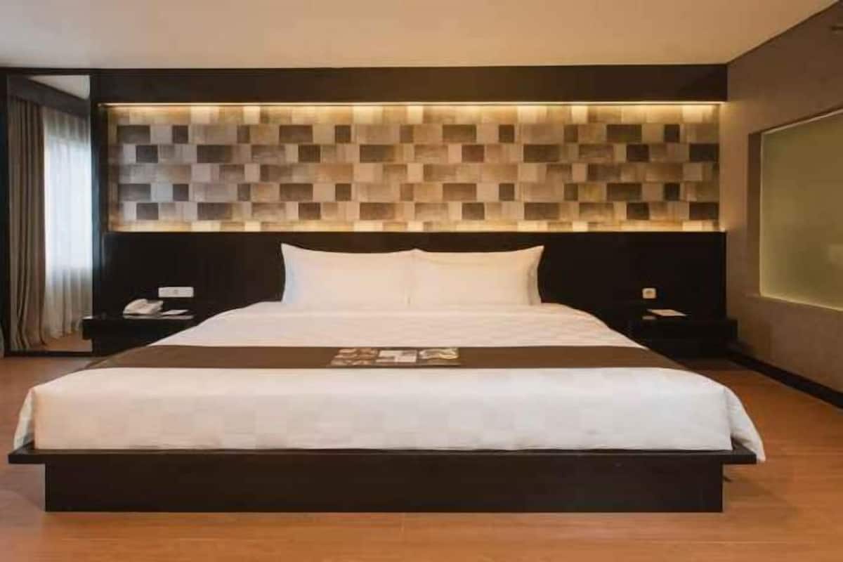 Desk, laptop workspace, blackout curtains, soundproofing