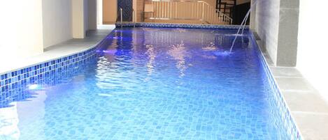 室内游泳池,室外游泳池