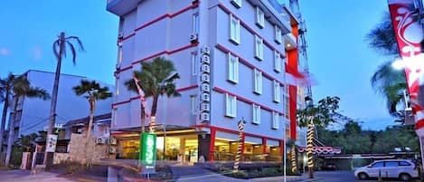 Front of property - evening/night