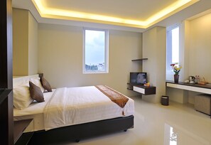 Suite Junior | Bureau, fer et planche à repasser, Wi-Fi gratuit