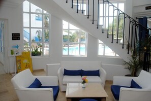 Lobby sitting area - Dar Salem (Mezraia)