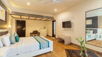 Superior Double Room | In-room safe, desk, iron/ironing board, free WiFi