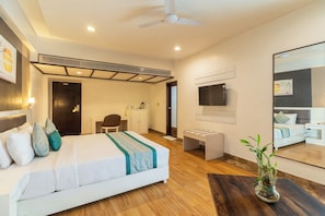 Superior Double Room | In-room safe, desk, iron/ironing board, free WiFi
