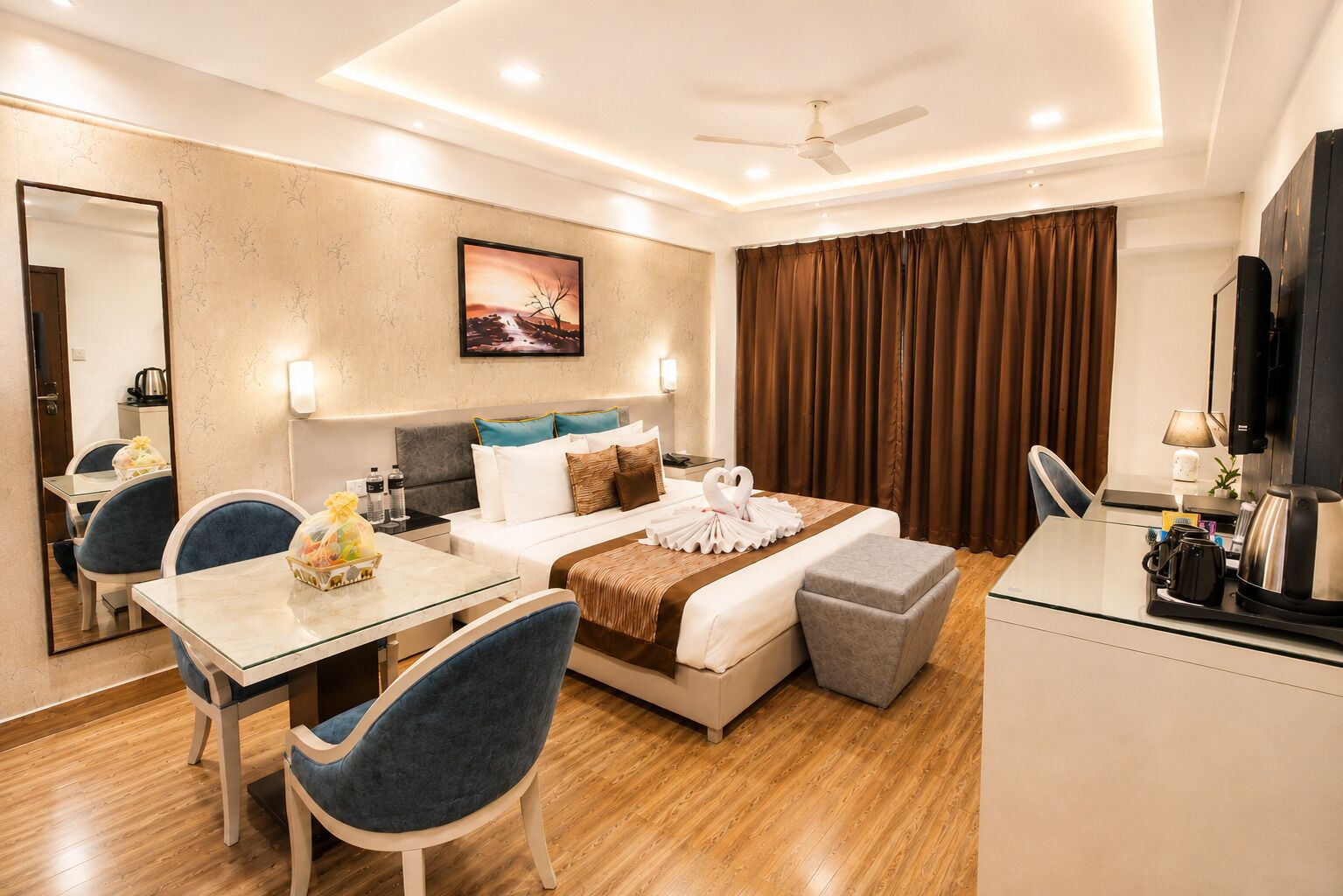 Superior Double Room | In-room safe, desk, iron/ironing board (on request), WiFi (free)