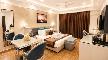 Superior Double Room | In-room safe, desk, iron/ironing board (on request), WiFi (free)