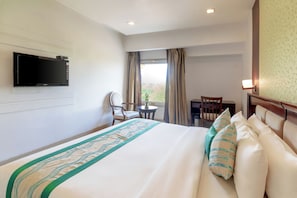 In-room safe, desk, iron/ironing board, free WiFi