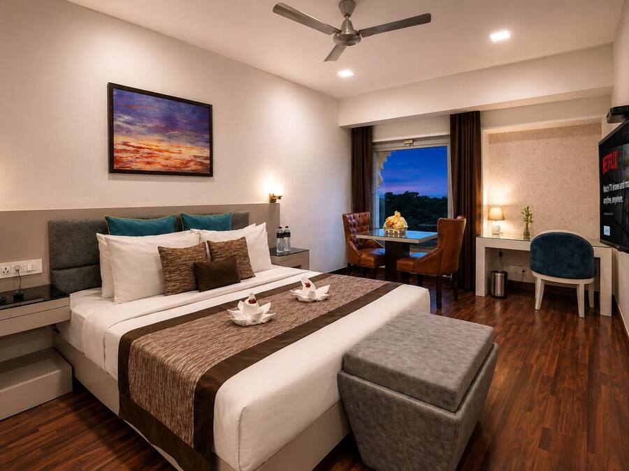 Superior Double Room | In-room safe, desk, iron/ironing board (on request), WiFi (free)