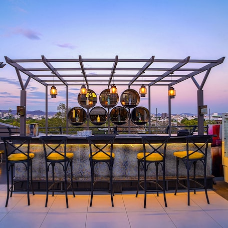 Bar (on property). Horizon Hotel