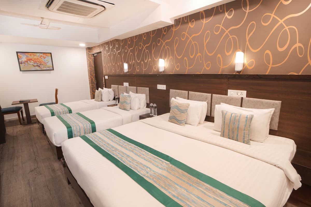 Family Room | In-room safe, desk, iron/ironing board, free WiFi