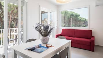 Family Suite, 2 Bedrooms | Living area