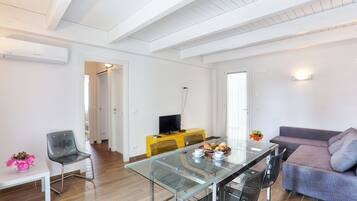 Family Suite, 2 Bedrooms | Living area
