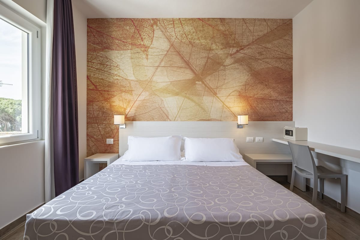 double or twin room | 2 bedrooms, minibar, in-room safe, desk