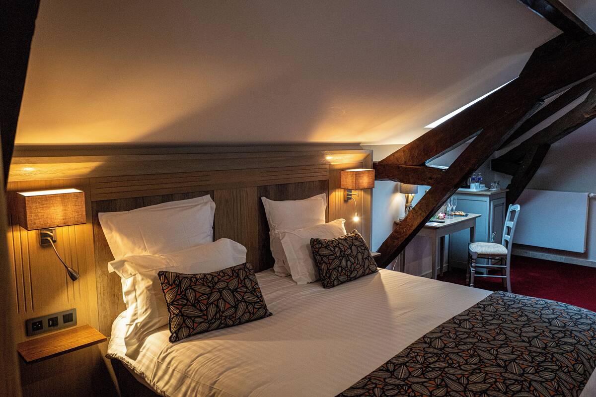 premium bedding, minibar, individually decorated, individually furnished