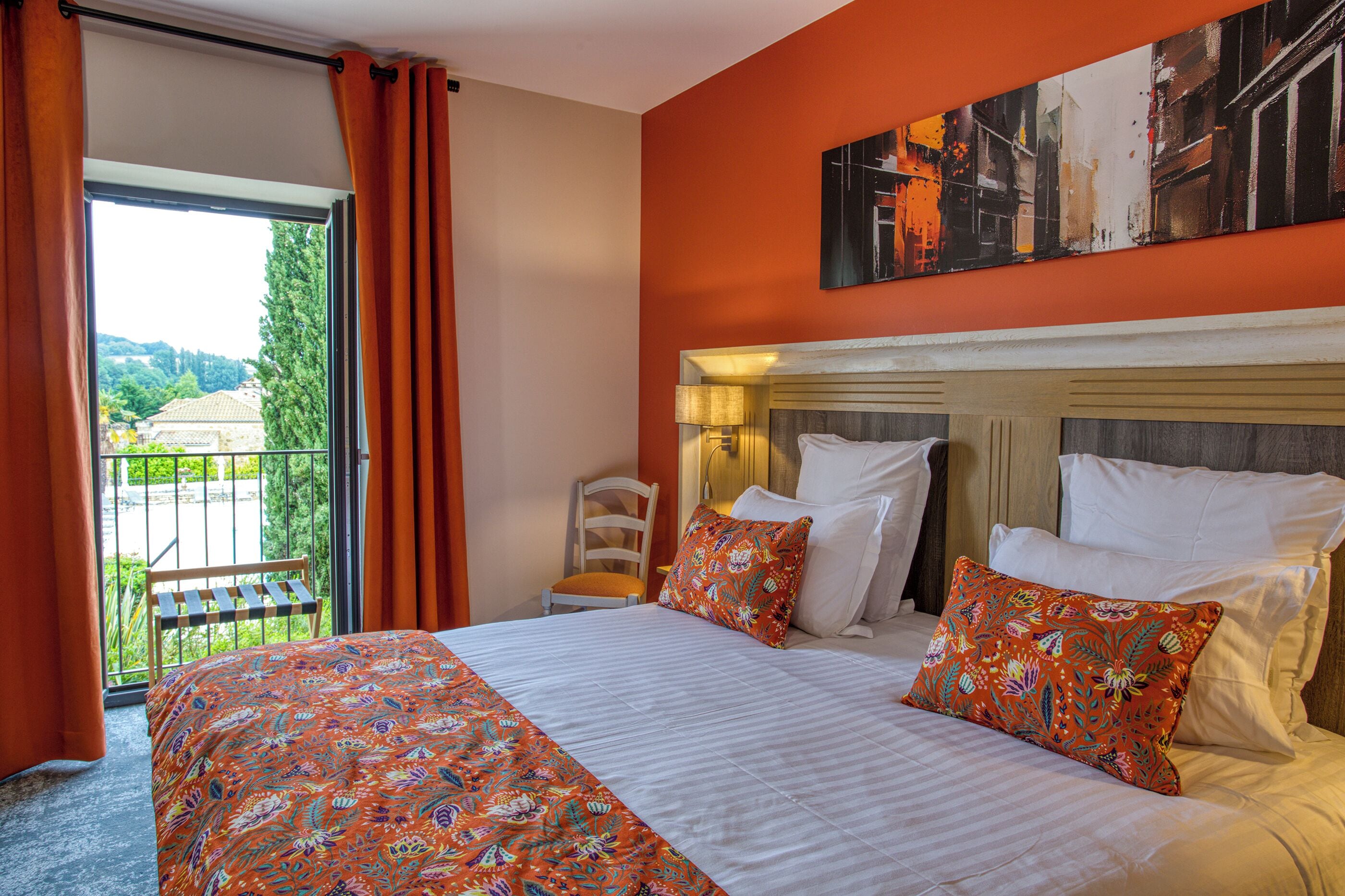 Literie de qualité supérieure, minibar, décoration personnalisée