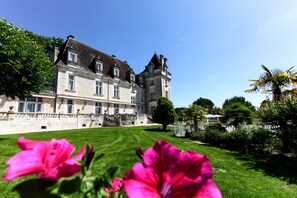 Children’s play area – outdoor