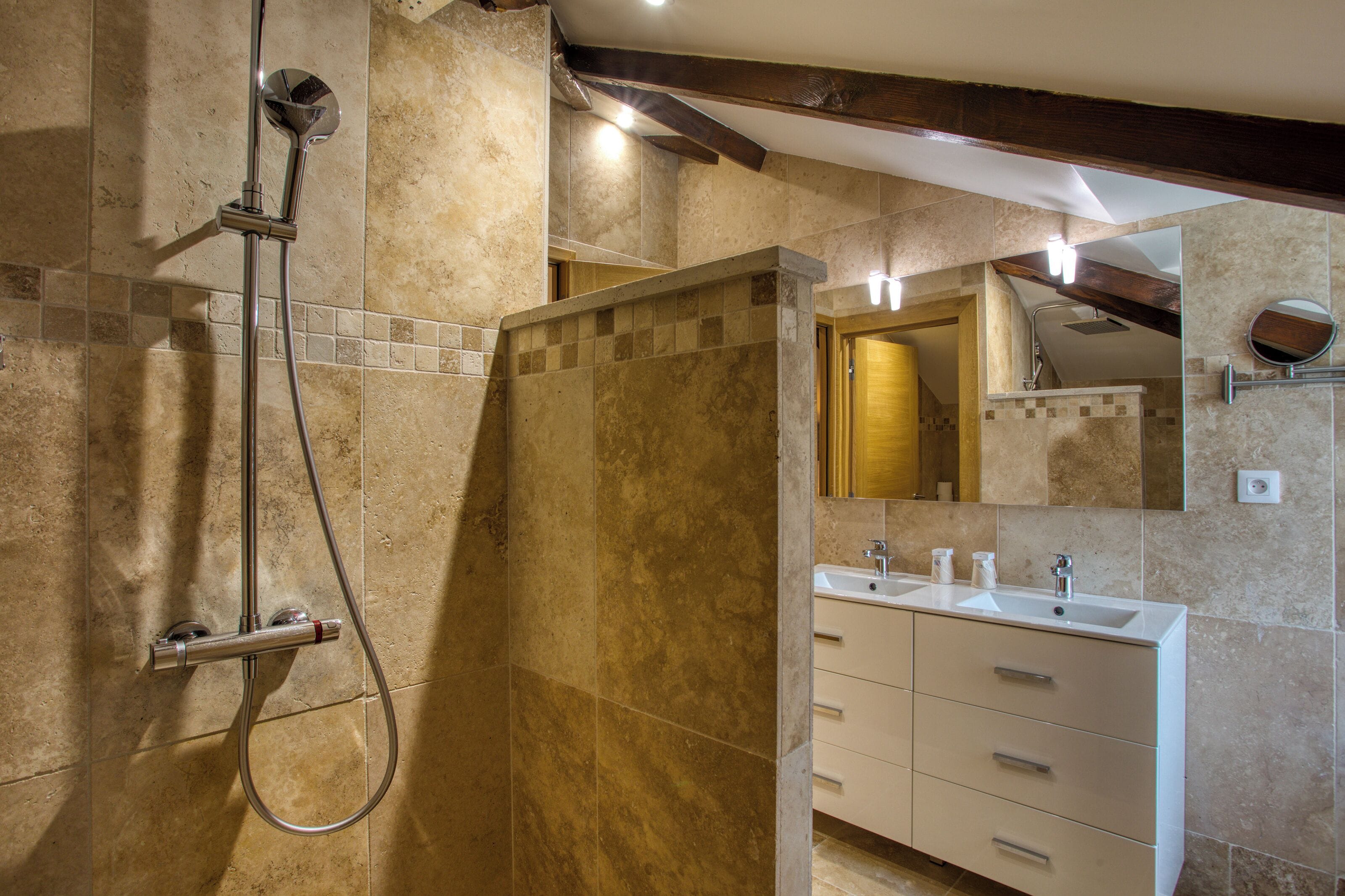 shower, rainfall showerhead, free toiletries, hair dryer