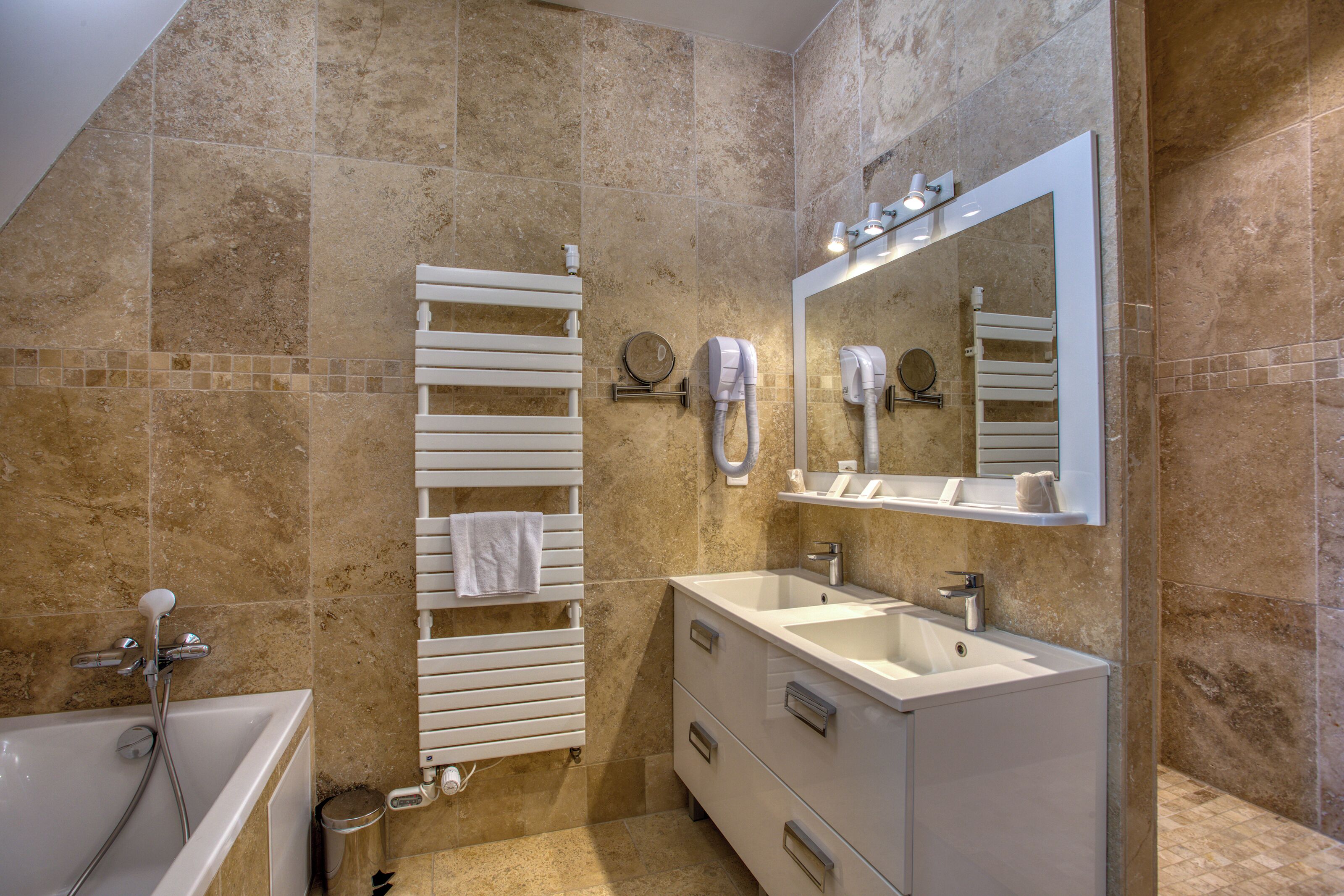 shower, rainfall showerhead, free toiletries, hair dryer