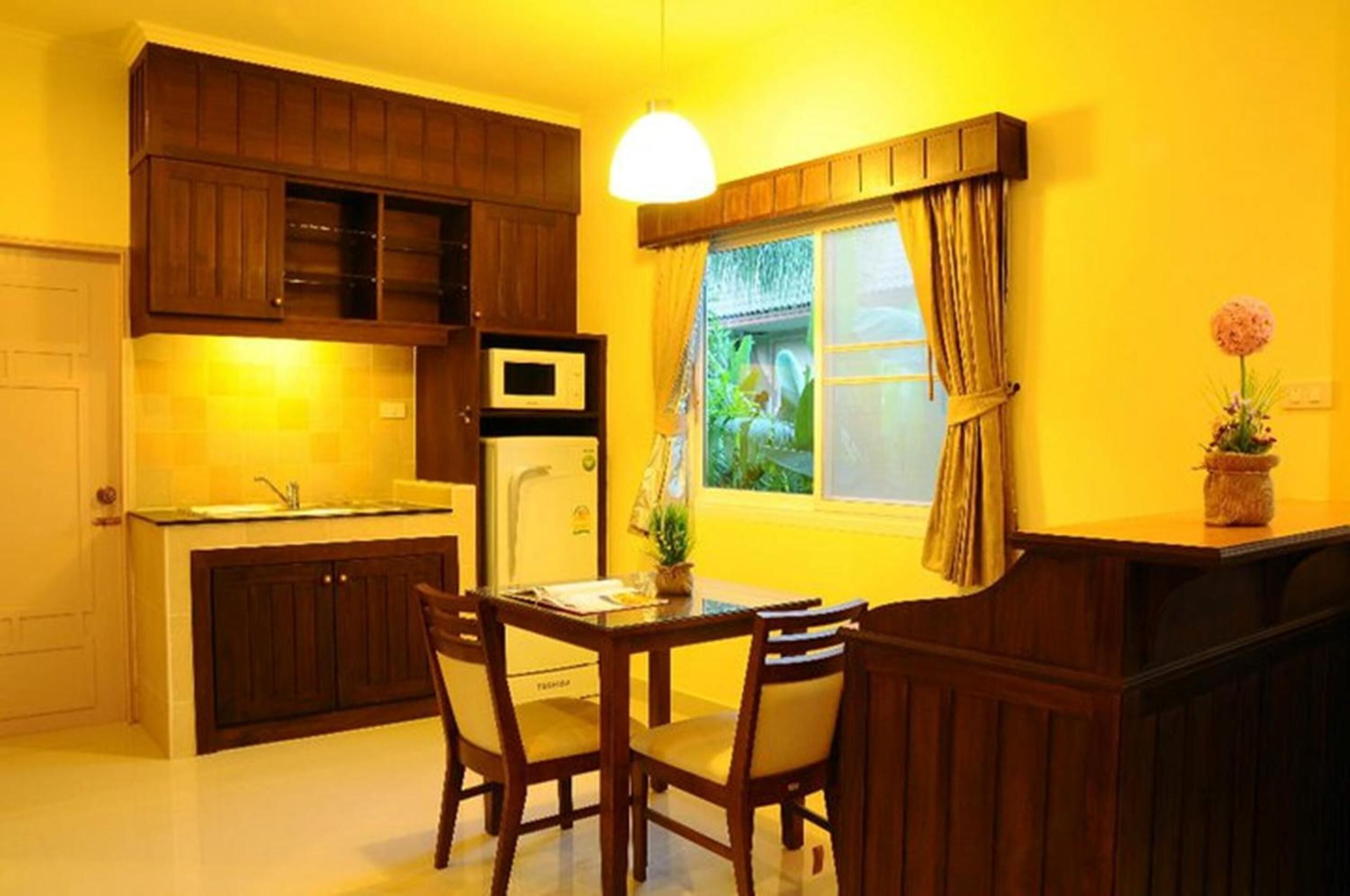 fridge, electric kettle