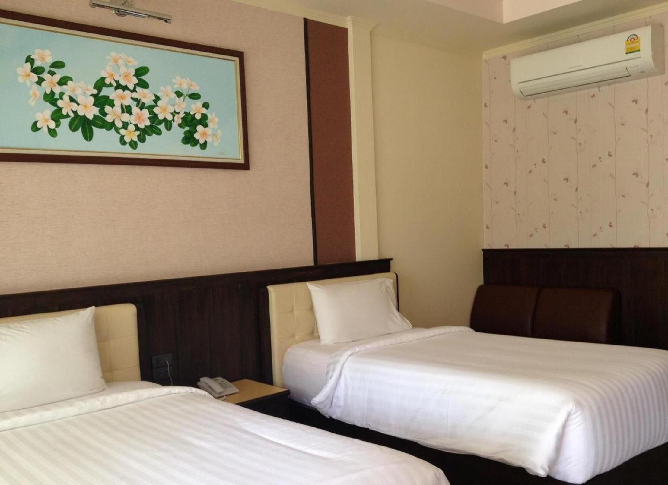 1 bedroom, desk, blackout curtains, rollaway beds