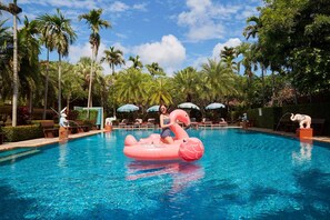 2 outdoor pools, open 9:00 AM to 6:30 PM, pool umbrellas - Villa Wanida Garden Resort (Pattaya)
