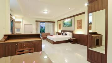 Deluxe Room, 1 King Bed, Garden View | Desk, blackout curtains, rollaway beds, free WiFi