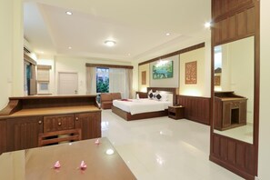 Desk, blackout curtains, rollaway beds, free WiFi - Villa Wanida Garden Resort (Pattaya)