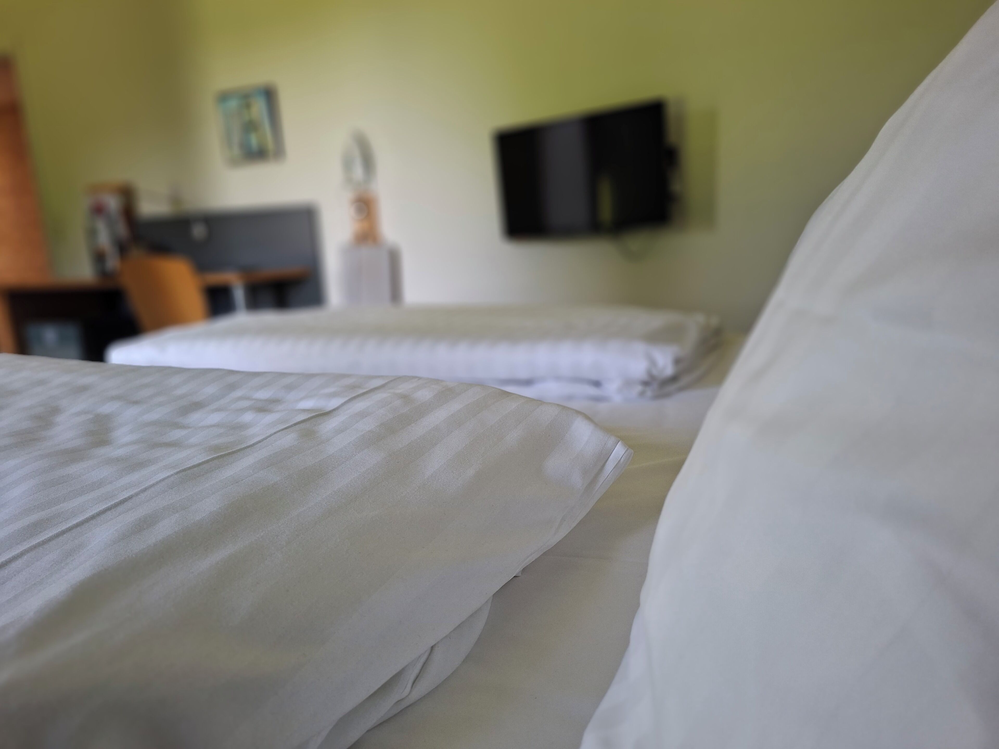 basic double room | 1 bedroom, desk, iron/ironing board, free wifi