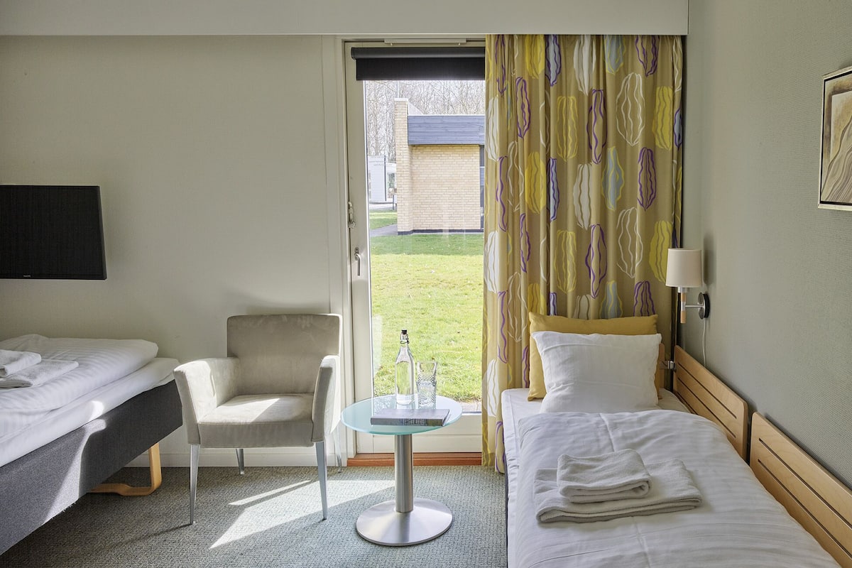 twin room | 1 bedroom, desk, iron/ironing board, free wifi