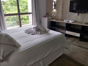 Lyxigt trippelrum | Minibar, skrivbord, mörkläggningsgardiner och gratis wi-fi