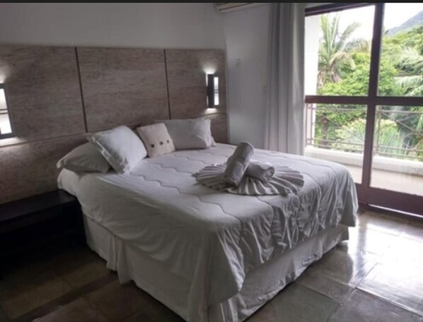 Luxury Double Room | Minibar, desk, blackout drapes, free WiFi