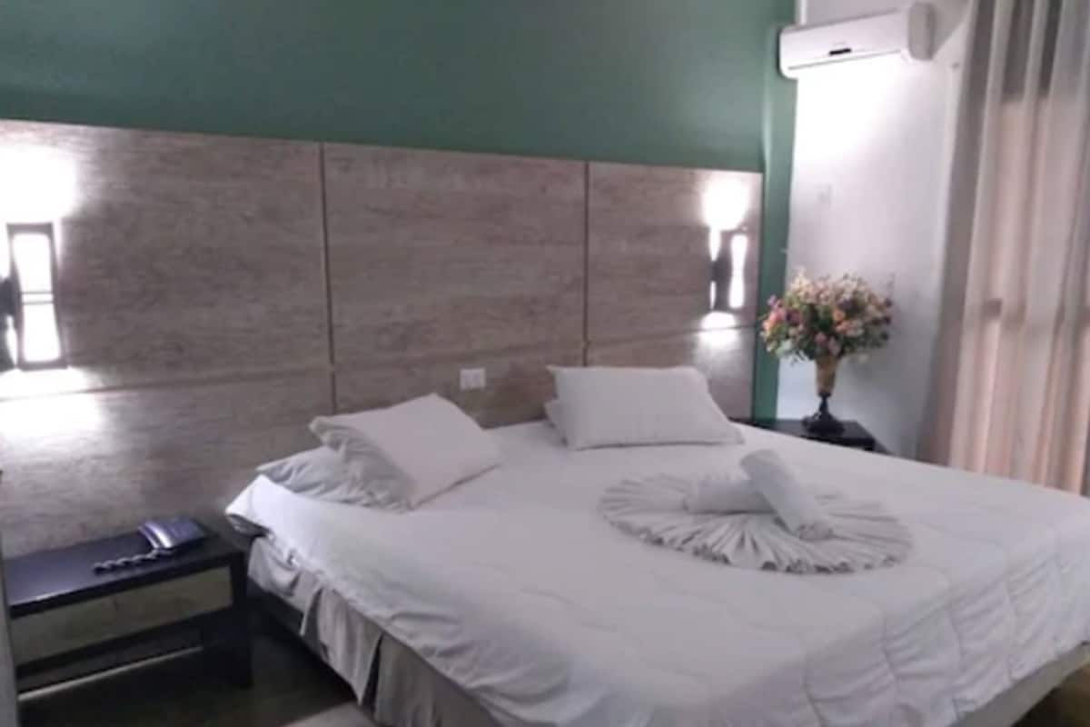 Minibar, bàn, màn/rèm c  ản sáng, truy cập Internet không dây miễn phí 
