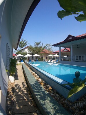 Outdoor pool - Langkawi Chantique Resort (Langkawi)