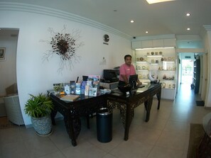 Lobby sitting area - Langkawi Chantique Resort (Langkawi)