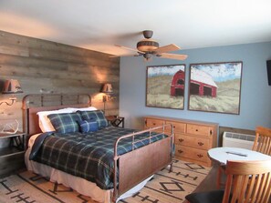 Quarto luxo, 1 cama Queen, vista para a montanha | Ferros/tábuas de passar roupa, camas extras/dobráveis (sobretaxa)