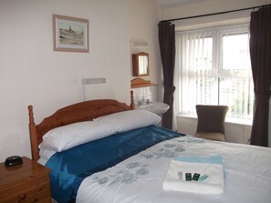 Chambre Triple, salle de bains commune