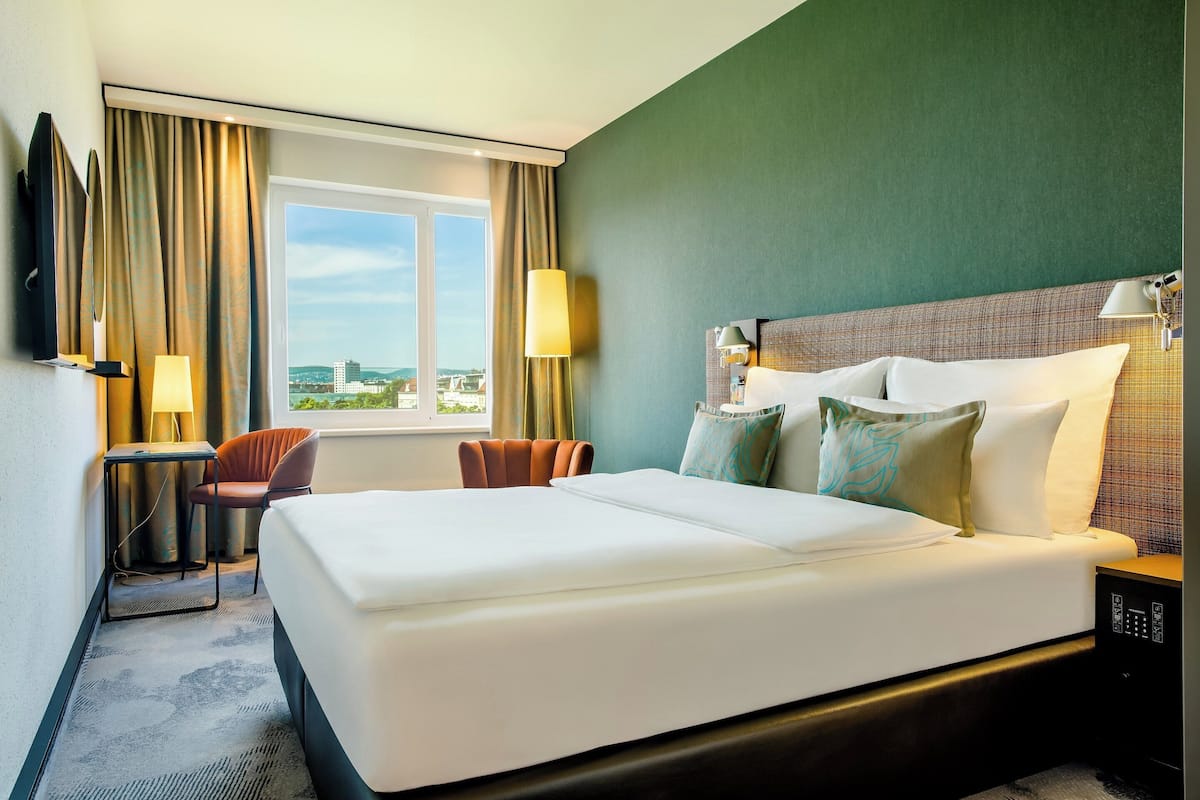 Premium bedding, soundproofing, free WiFi, bed sheets